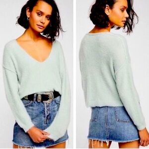 FREE PEOPLE Princess V-Neck Sweater Size M Fuzzy Textured Mint Pastel Green